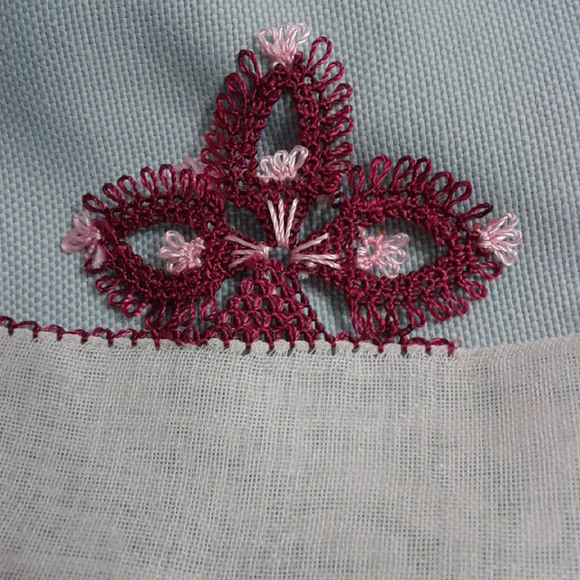 Bordo iğne oyası