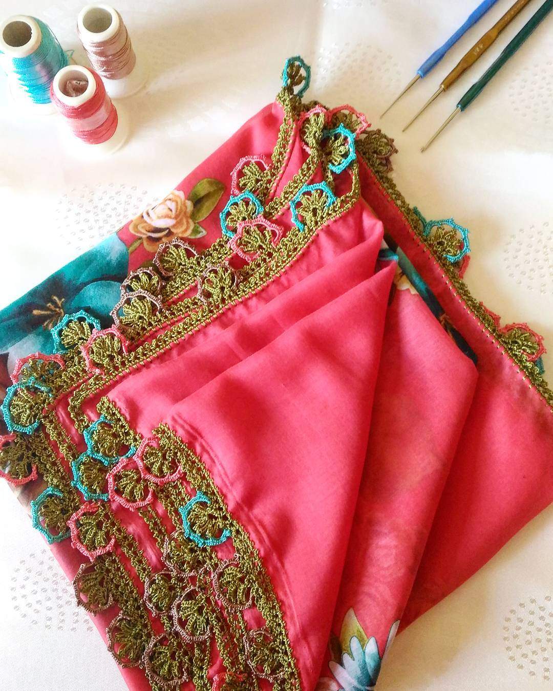 Pembe yazma oyası