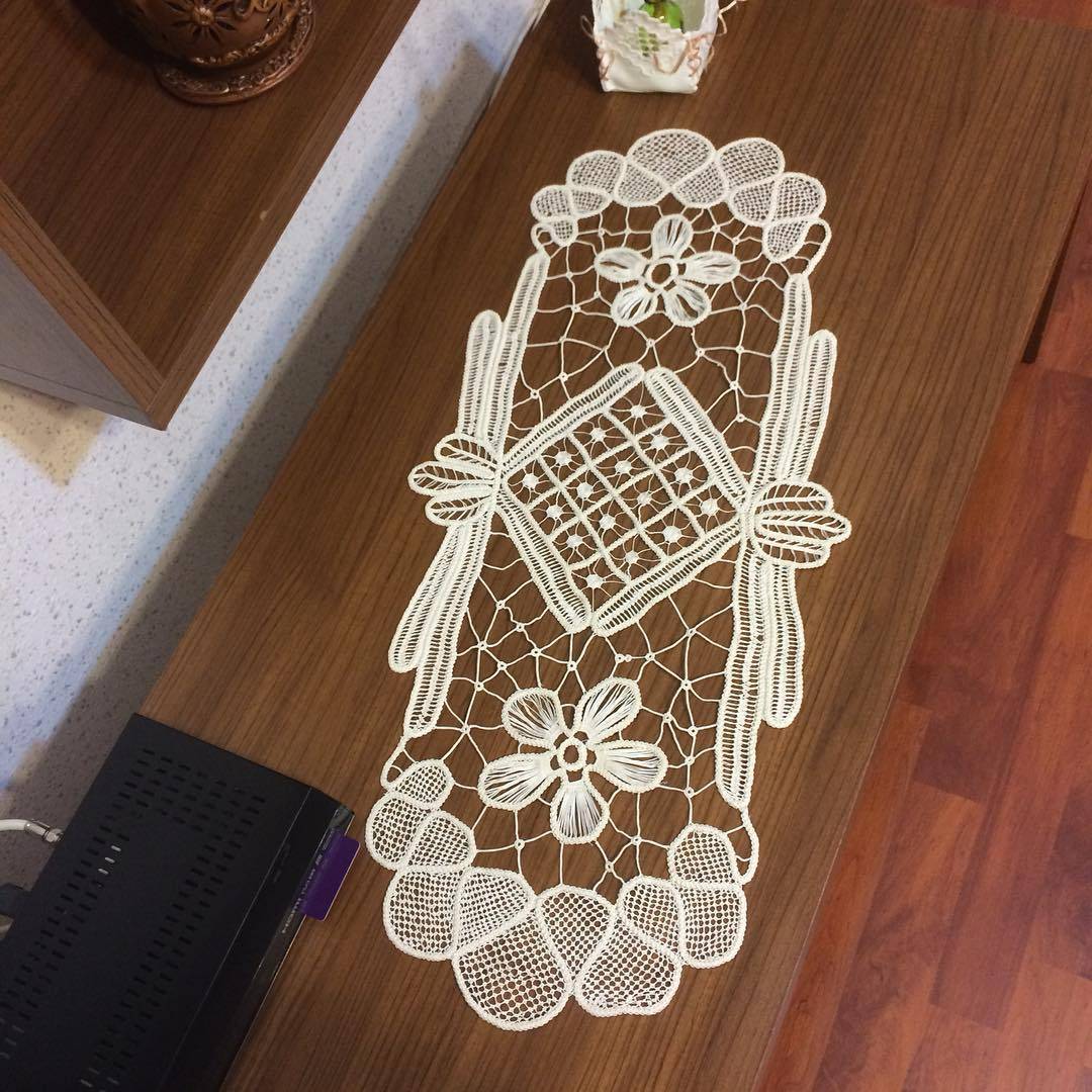 Dantel Anglez Masa Örtüsü