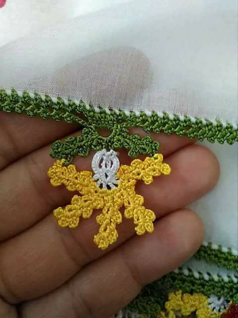 Sarı çiçekli tığ oyası